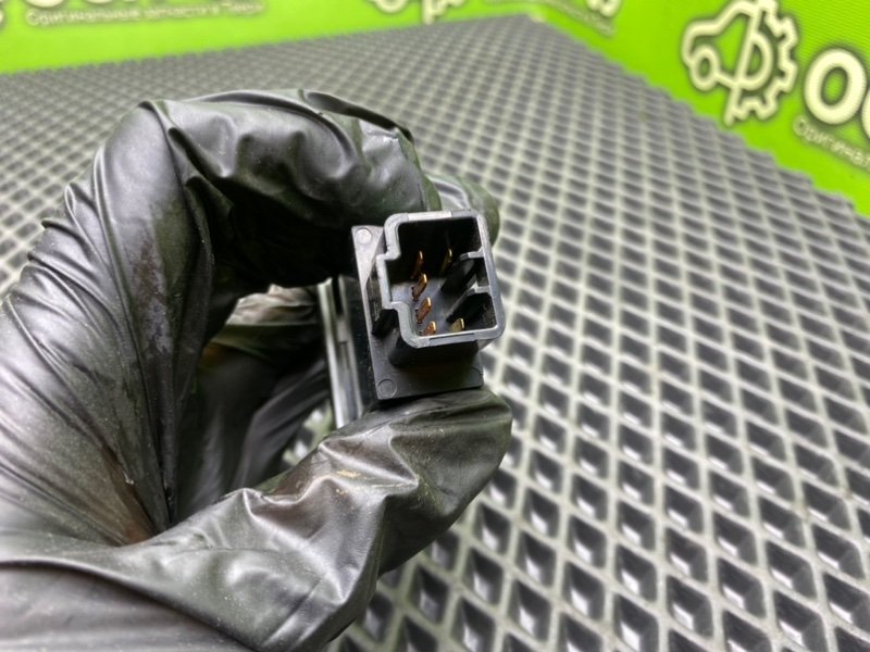 Кнопка обогрева лобового стекла, 690 рублей, Тверь