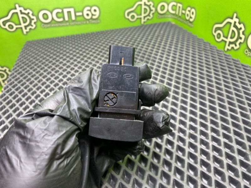 Кнопка обогрева лобового стекла, 690 рублей, Тверь