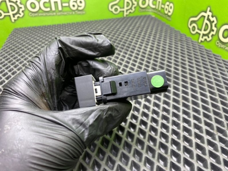 Кнопка обогрева лобового стекла, 690 рублей, Тверь