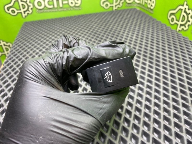 Кнопка обогрева лобового стекла, 690 рублей, Тверь