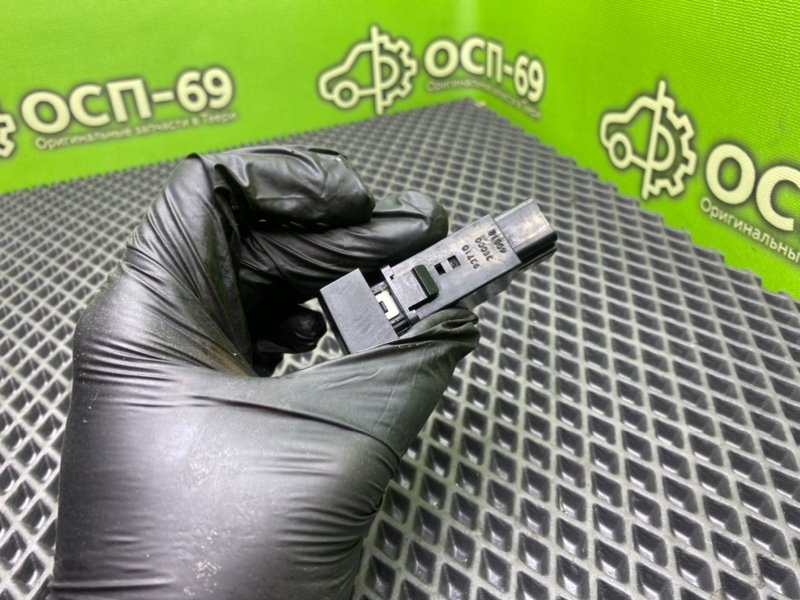 Кнопка обогрева заднего стекла, 590 рублей, Тверь