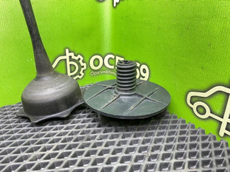 Болт крепления запасного колеса, 990 рублей, Тверь