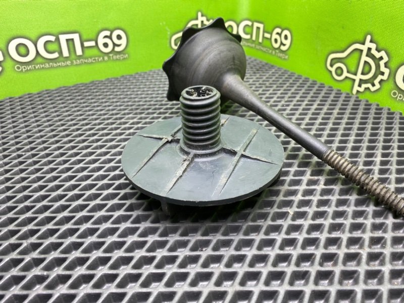 Болт крепления запасного колеса, 990 рублей, Тверь