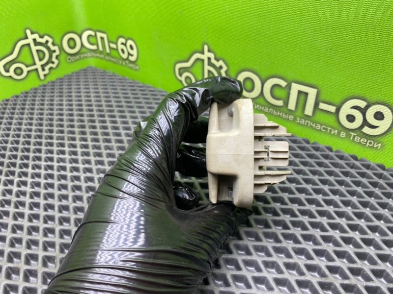 Крепление солнцезащитного козырька, 690 рублей, Тверь