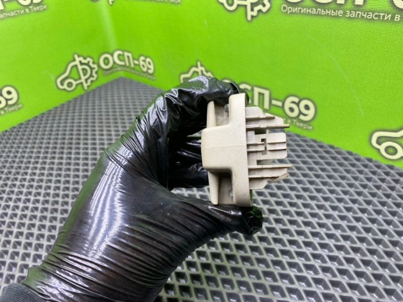 Крепление солнцезащитного козырька, 690 рублей, Тверь