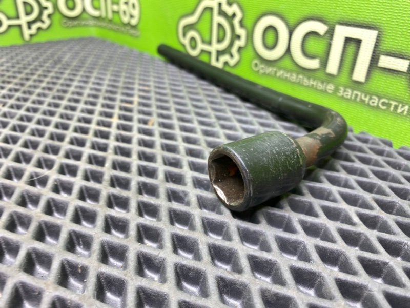 Ключ балонный, 890 рублей, Тверь