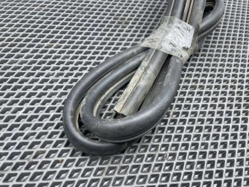 Уплотнительная резинка капота, 1290 рублей, Тверь