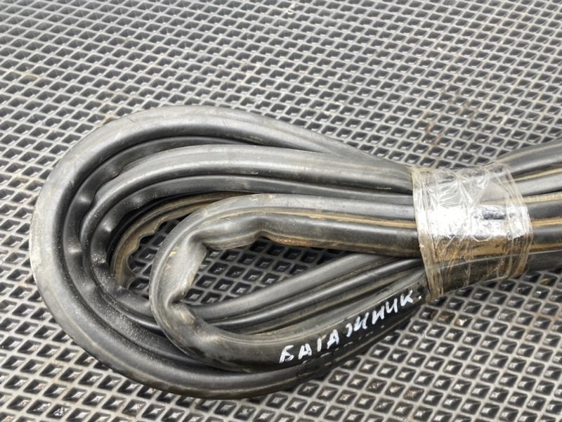 Уплотнительная резинка двери багажника, 990 рублей, Тверь