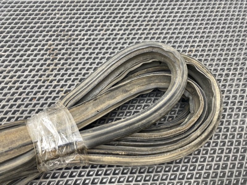 Уплотнительная резинка двери багажника, 990 рублей, Тверь