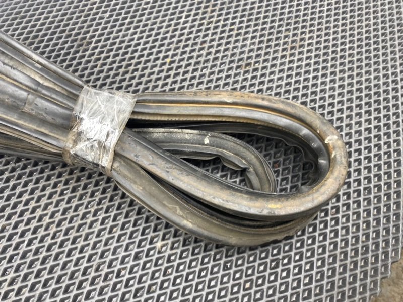 Уплотнительная резинка двери багажника, 990 рублей, Тверь