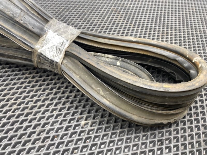 Уплотнительная резинка двери багажника, 990 рублей, Тверь