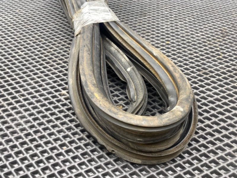 Уплотнительная резинка двери багажника, 990 рублей, Тверь