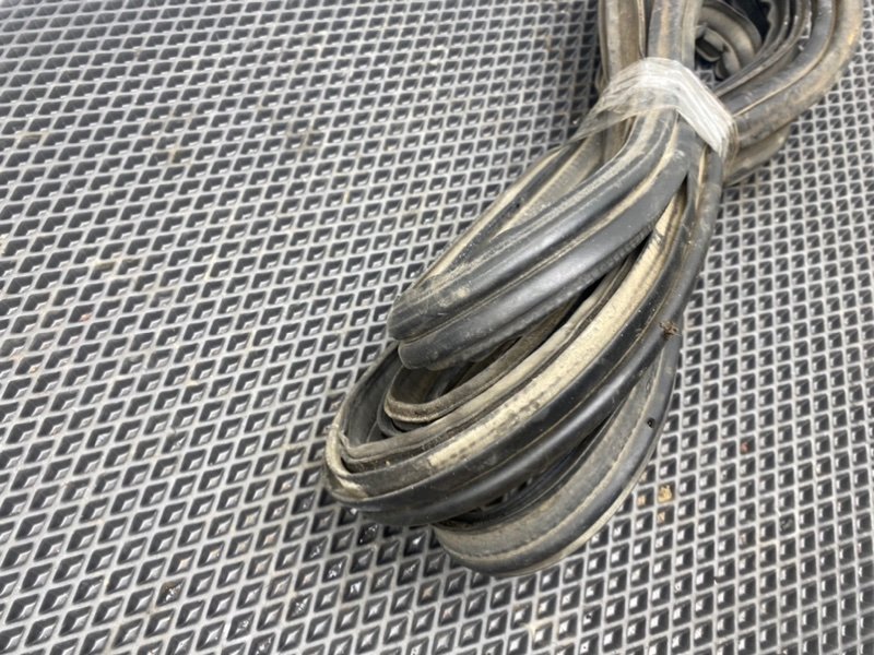 Уплотнительная резинка двери багажника, 990 рублей, Тверь