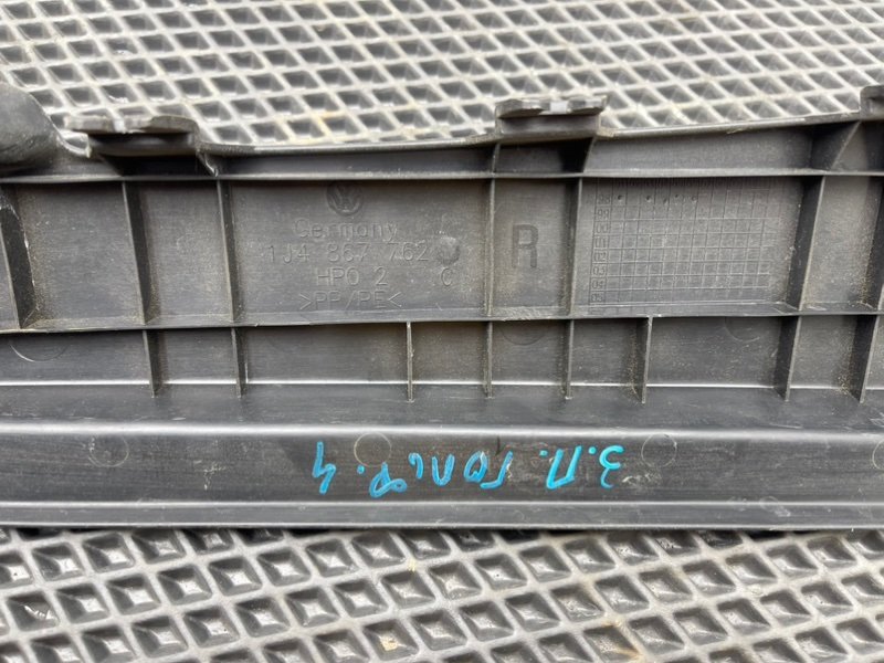 Кронштейн полки багажника, 990 рублей, Тверь