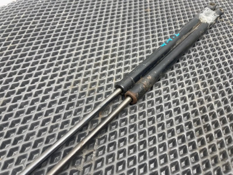 Амортизаторы багажника, 790 рублей, Тверь