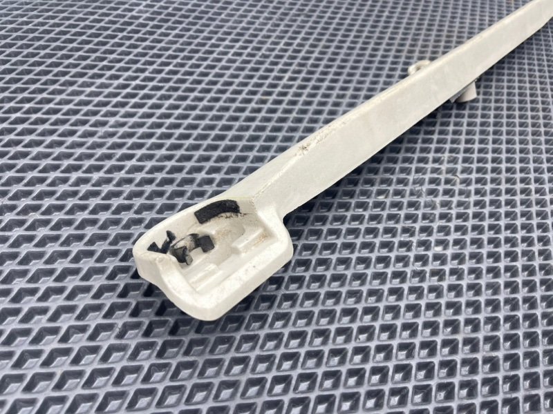 Кронштейн полки багажника, 690 рублей, Тверь