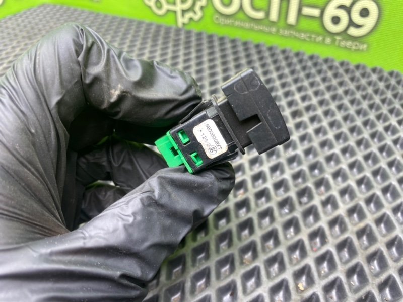 Кнопка открывания багажника, 890 рублей, Тверь