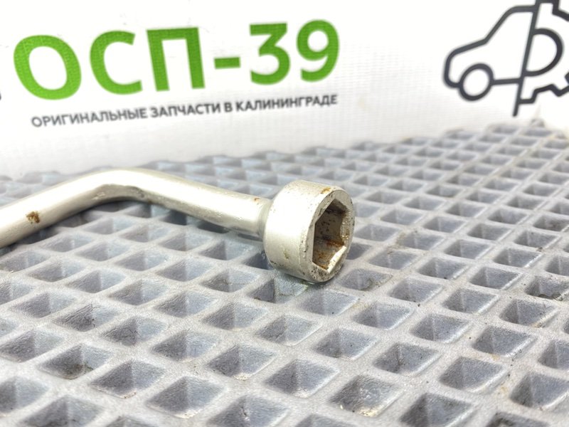 Ключ балонный, 990 рублей, Калининград