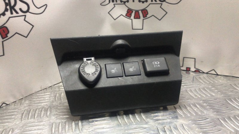 кнопка включения обогрева сидений, 2000 рублей, Красноярск