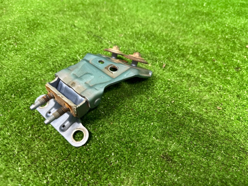 Петля крышки багажника, 2000 рублей, Москва