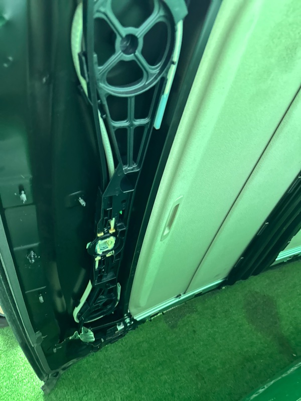 Стекло панорамной крыши, 300000 рублей, Москва