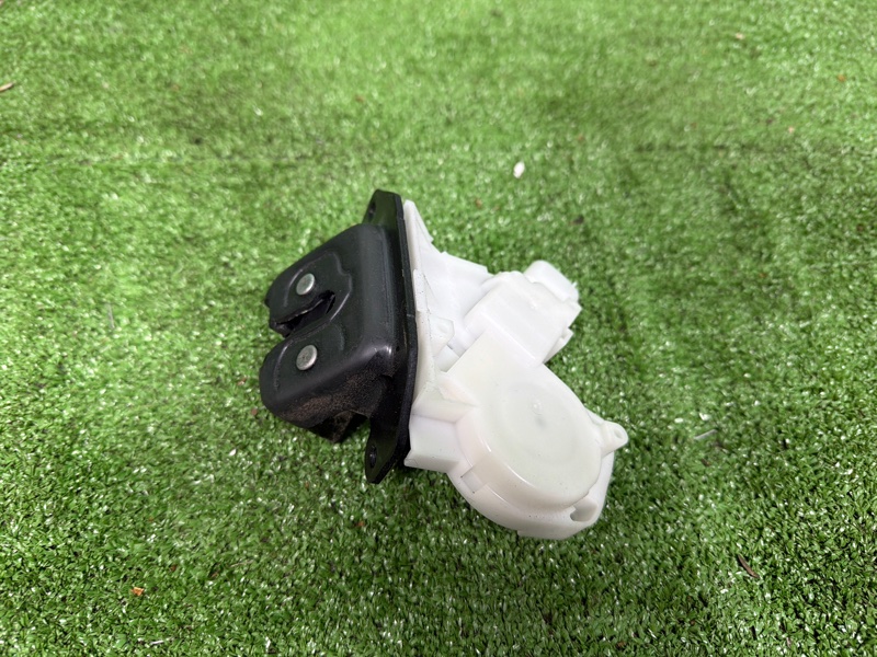 Замок двери багажника, 3000 рублей, Москва