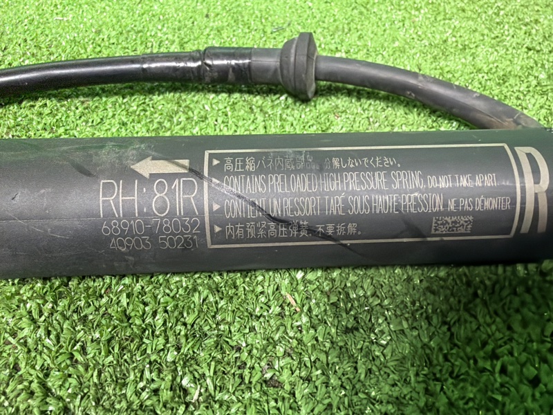 Амортизатор крышки багажника, 15000 рублей, Москва