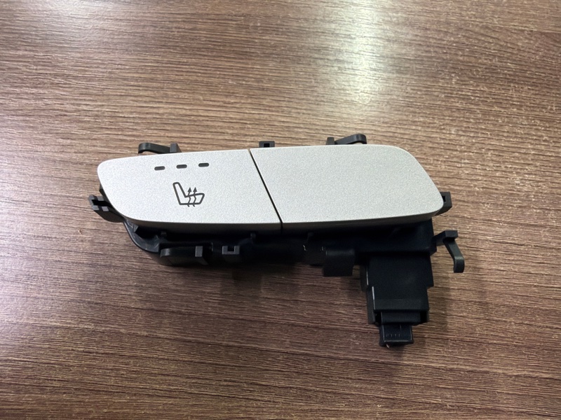 Кнопка обогрева сидений, 1000 рублей, Москва