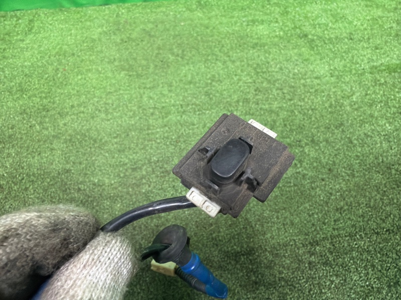 Кнопка открывания багажника, 15000 рублей, Москва