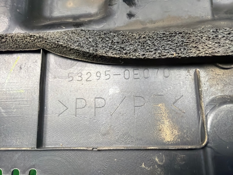 Накладка замка капота, 3000 рублей, Москва