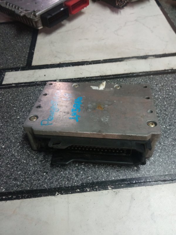 Блок управления двигателем, 2000 рублей, Пуговичино