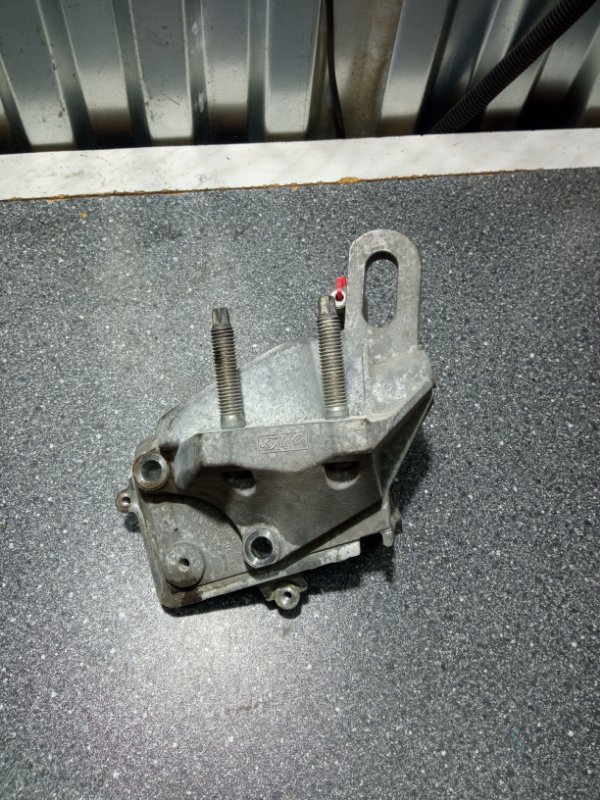 Кронштейн двигателя, 2500 рублей, Пуговичино