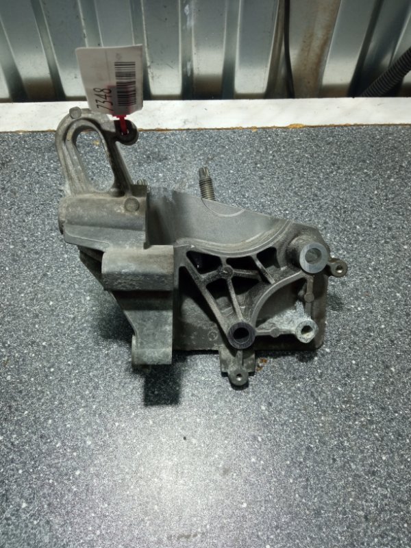 Кронштейн двигателя, 2500 рублей, Пуговичино