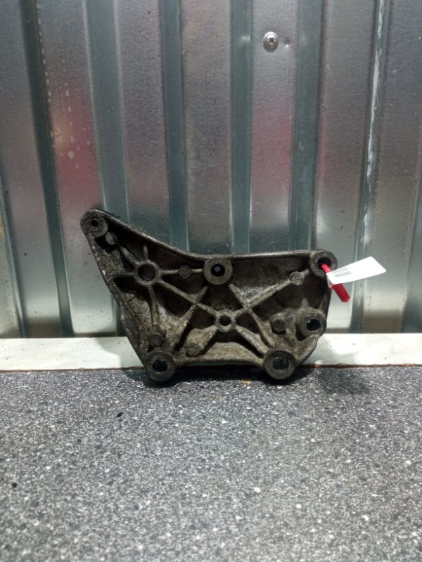 Кронштейн впускного коллектора, 500 рублей, Пуговичино