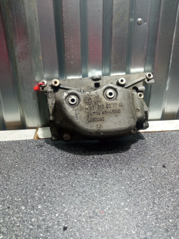 Крышка двигателя передняя, 1000 рублей, Пуговичино