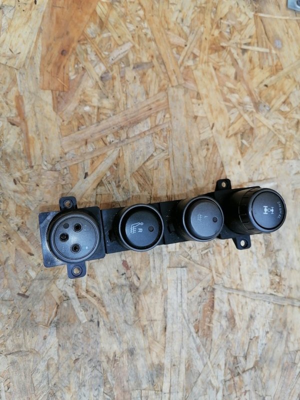 Кнопки в салон, 1000 рублей, Красноярск