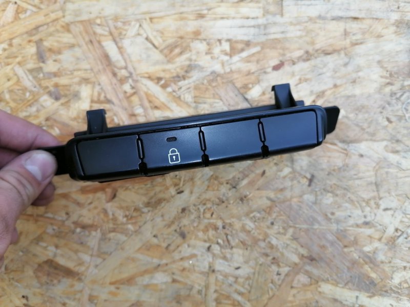 Кнопки в салон, 1000 рублей, Красноярск