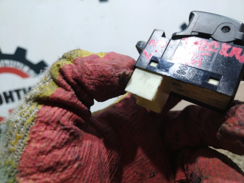 Кнопка стеклоподъемника, 500 рублей, Красноярск