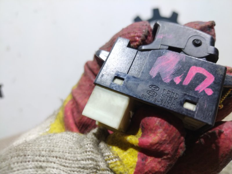 Кнопка стеклоподъемника, 500 рублей, Красноярск