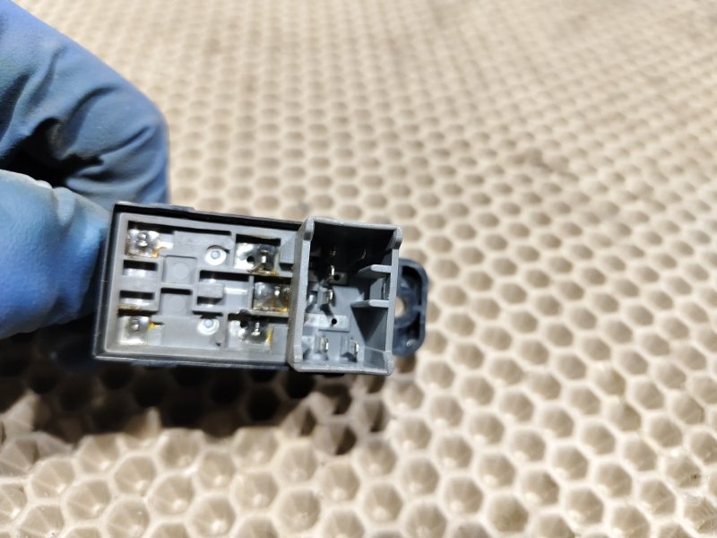 Кнопка стеклоподъемника, 500 рублей, Красноярск