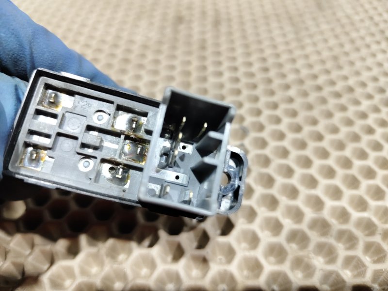 Кнопка стеклоподъемника, 500 рублей, Красноярск