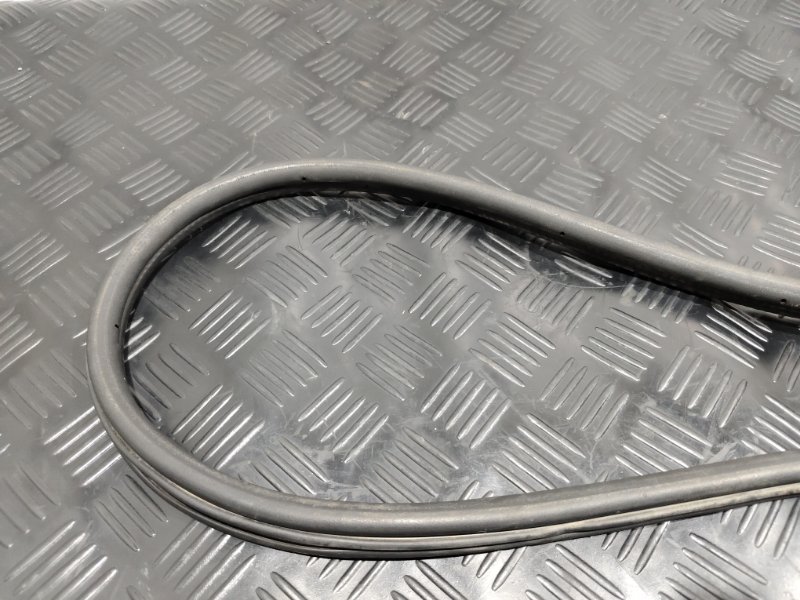 уплотнительная резинка решетки под лобовое сткло, 500 рублей, Красноярск