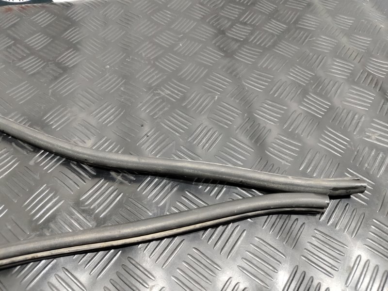 уплотнительная резинка решетки под лобовое сткло, 500 рублей, Красноярск