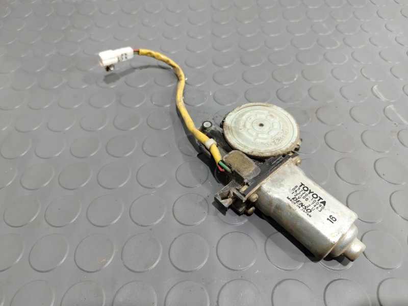 Стеклоподъемник, 500 рублей, Красноярск