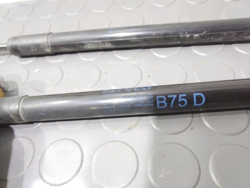 Амортизатор двери багажника, 700 рублей, Красноярск