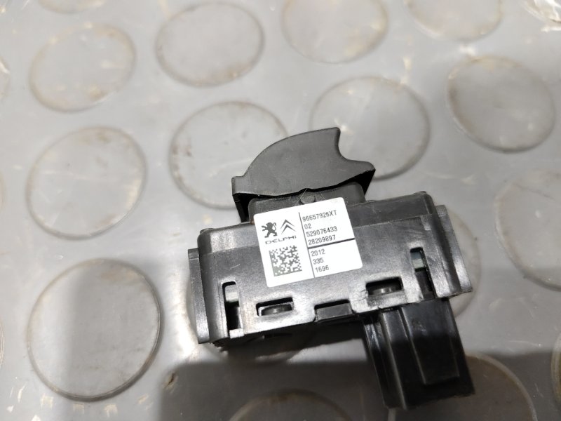 Кнопка стеклоподъемника, 1000 рублей, Красноярск