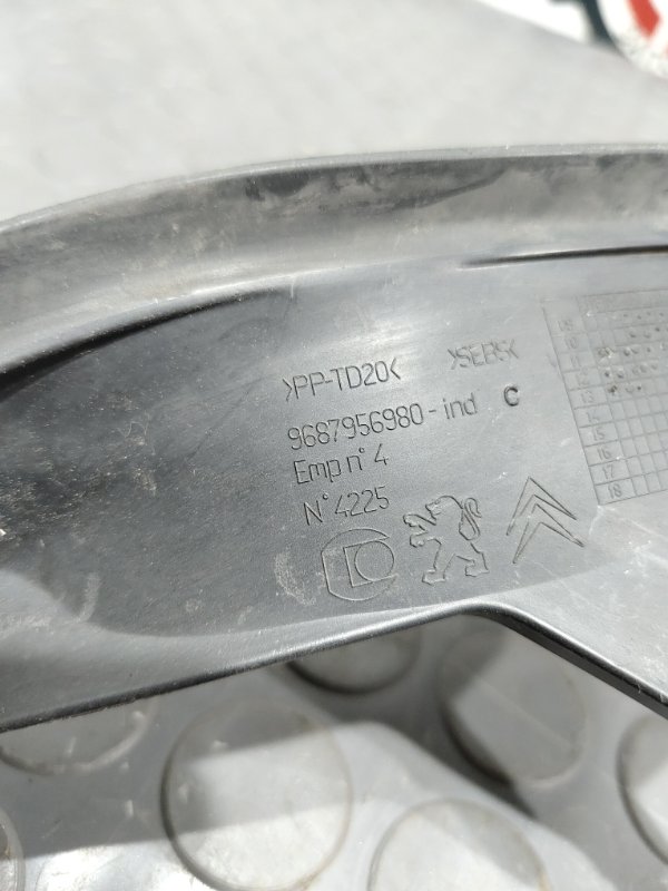 Решетка под лобовое стекло, 1000 рублей, Красноярск