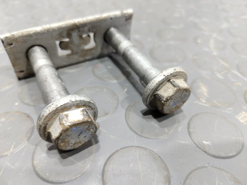 Болт подвески, 500 рублей, Красноярск