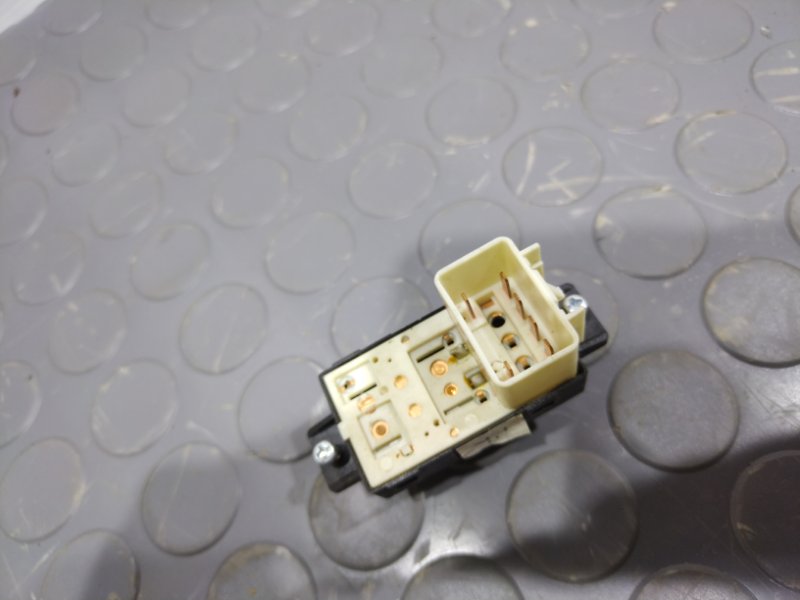 Кнопка стеклоподъемника, 500 рублей, Красноярск