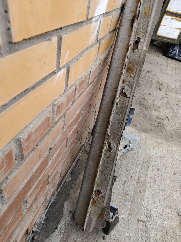 Стойка кузова, 2000 рублей, Красноярск